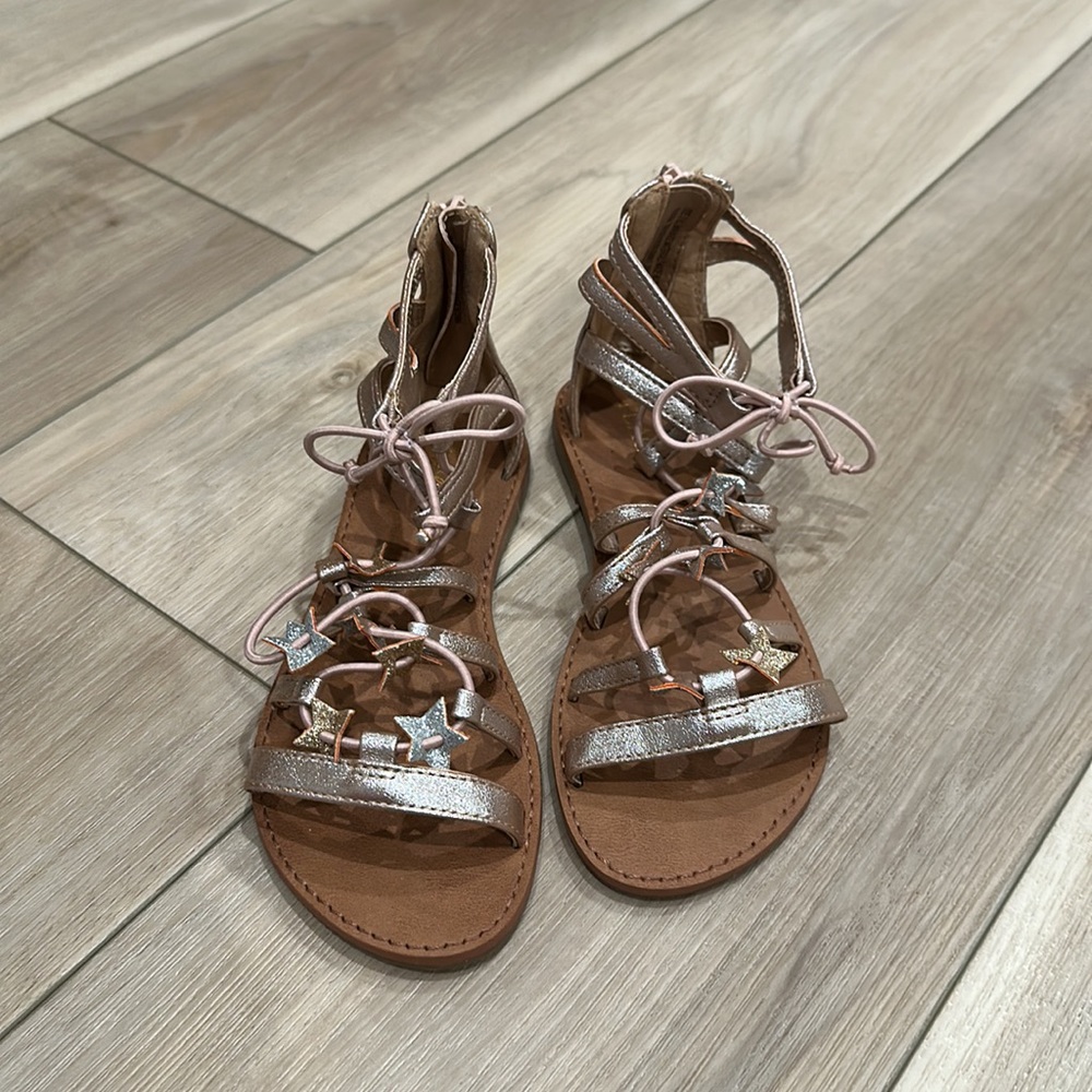 EUC Little Girls Size 2 The Children’s Place Rose Gold STAR Gladiator Sandals